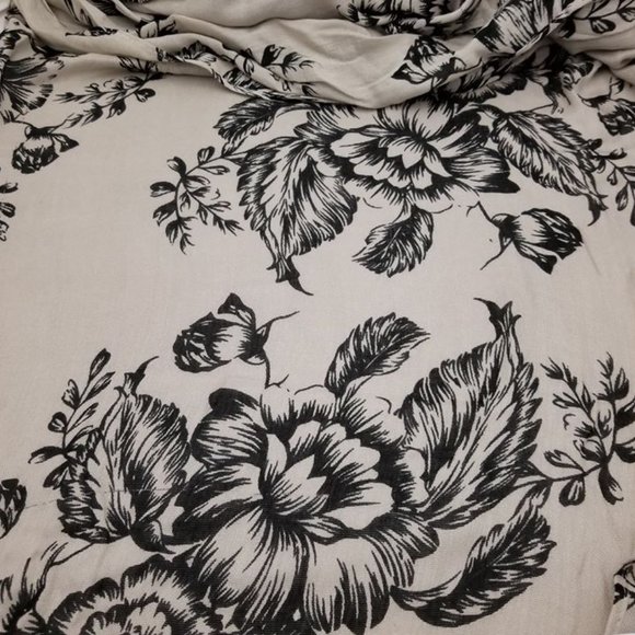 100% Bamboo Black and Cream Scarf - Picture 2 of 3